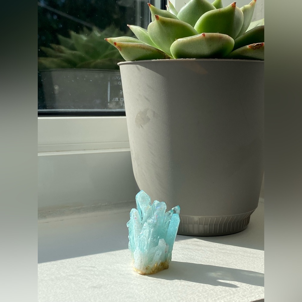 House decoration ~ Frozen light blue crystal cluster with gold flakes 💙🤍